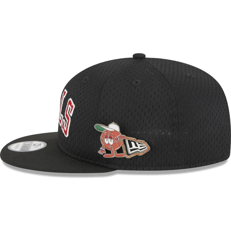 kepure-plokscia-juoda-snapback-9fifty-post-up-pin-chicago-bulls-nba-new-era