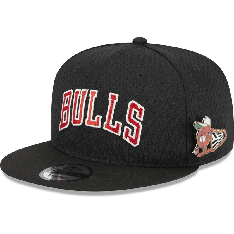 kepure-plokscia-juoda-snapback-9fifty-post-up-pin-chicago-bulls-nba-new-era