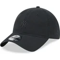 czarna-regulowana-czapka-z-zakrzywionym-daszkiem-z-czarnym-logo-9twenty-mini-logo-new-york-yankees-mlb-marki-new-era
