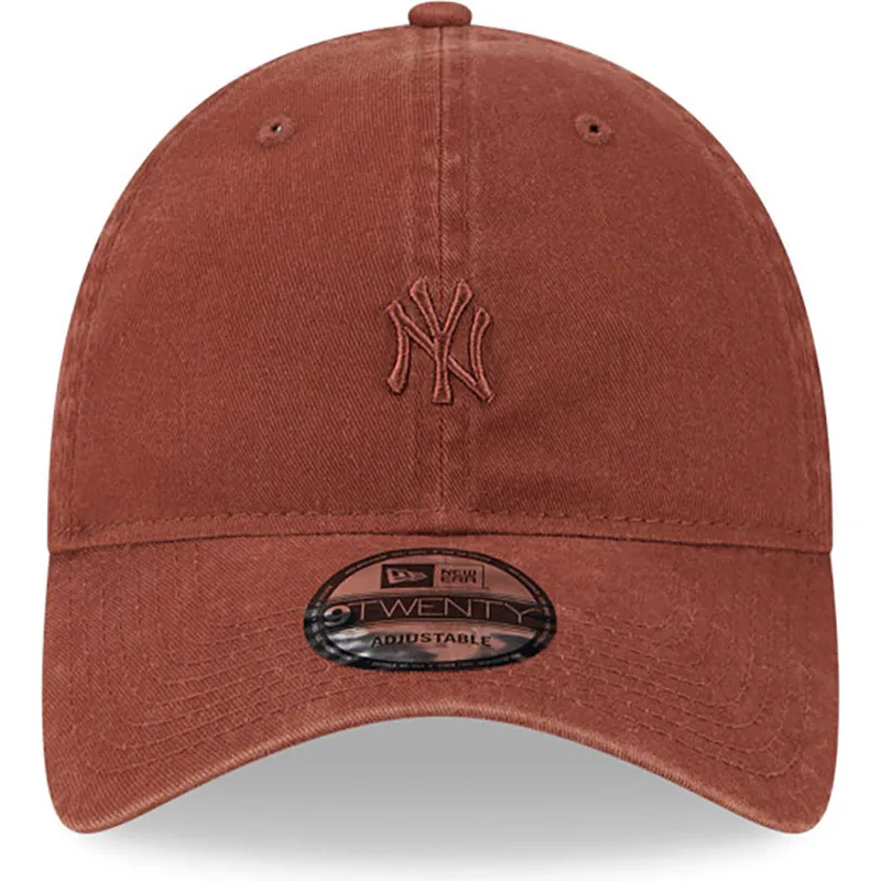 regulowana-brazowa-czapka-z-zakrzywionym-daszkiem-z-brazowym-logo-9twenty-mini-logo-new-york-yankees-mlb-marki-new-era