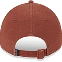 regulowana-brazowa-czapka-z-zakrzywionym-daszkiem-z-brazowym-logo-9twenty-mini-logo-new-york-yankees-mlb-od-new-era