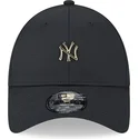 kepure-islenkta-juoda-reguliuojamas-9forty-pin-new-york-yankees-mlb-new-era