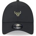 kepure-islenkta-juoda-reguliuojamas-9forty-pin-chicago-bulls-nba-new-era