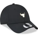 kepure-islenkta-juoda-reguliuojamas-9forty-pin-chicago-bulls-nba-new-era