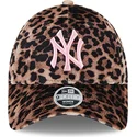 kepure-islenkta-leopardinis-reguliuojama-juostele-rosa-9forty-velour-new-york-yankees-mlb-new-era