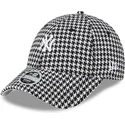 czarna-i-biala-zakrzywiona-czapka-damska-9forty-houndstooth-new-york-yankees-mlb-marki-new-era-z-regulacja
