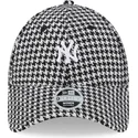 czarna-i-biala-zakrzywiona-czapka-damska-9forty-houndstooth-new-york-yankees-mlb-marki-new-era-z-regulacja