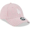 rozowo-biala-zakrzywiona-czapka-z-daszkiem-damska-9forty-houndstooth-los-angeles-dodgers-mlb-od-new-era