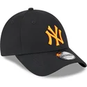 czarna-zakrzywiona-czapka-z-regulacja-z-pomaranczowym-logo-9forty-league-essential-new-york-yankees-mlb-marki-new-era