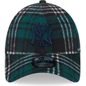 zielona-regulowana-czapka-z-zakrzywionym-daszkiem-z-niebieskim-logo-9forty-check-new-york-yankees-mlb-od-new-era