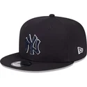 granatowa-czapka-z-daszkiem-typu-snapback-z-granatowym-logo-9fifty-side-patch-script-new-york-yankees-mlb-od-new-era