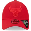 kepure-islenkta-raudona-reguliuojamas-9forty-repreve-outline-chicago-bulls-nba-new-era