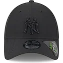 czarna-zakrzywiona-czapka-regulowana-z-czarnym-logo-9forty-repreve-outline-new-york-yankees-mlb-new-era