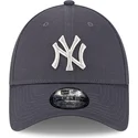 regulowana-szara-czapka-z-zakrzywionym-daszkiem-9forty-metallic-new-york-yankees-mlb-od-new-era