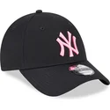 czarna-regulowana-czapka-z-zakrzywionym-daszkiem-z-rozowym-logo-new-york-yankees-mlb-9forty-neon-marki-new-era