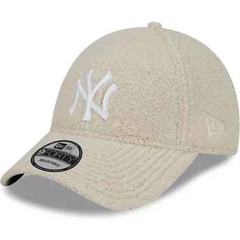 bezowa-czapka-z-zakrzywionym-daszkiem-regulowana-9forty-teddy-new-york-yankees-mlb-od-new-era