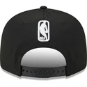 kepure-plokscia-juoda-snapback-9fifty-tip-off-2023-chicago-bulls-nba-new-era