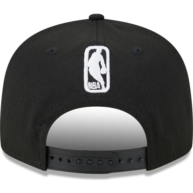 kepure-plokscia-juoda-snapback-9fifty-tip-off-2023-chicago-bulls-nba-new-era