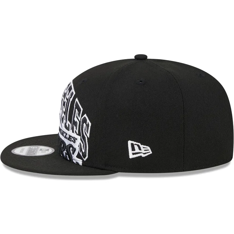 kepure-plokscia-juoda-snapback-9fifty-tip-off-2023-los-angeles-lakers-nba-new-era