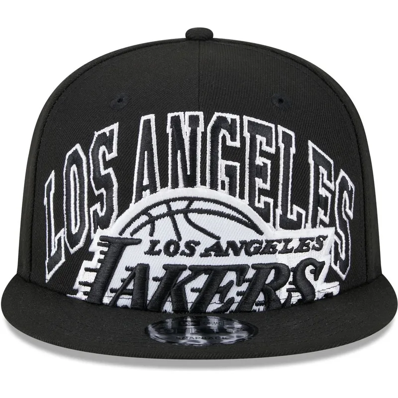 kepure-plokscia-juoda-snapback-9fifty-tip-off-2023-los-angeles-lakers-nba-new-era