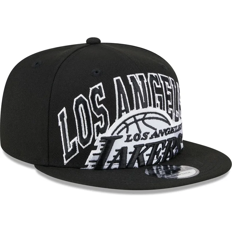 kepure-plokscia-juoda-snapback-9fifty-tip-off-2023-los-angeles-lakers-nba-new-era