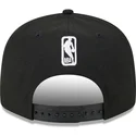 kepure-plokscia-juoda-snapback-9fifty-tip-off-2023-los-angeles-lakers-nba-new-era