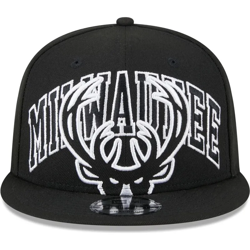 kepure-plokscia-juoda-snapback-9fifty-tip-off-2023-milwaukee-bucks-nba-new-era