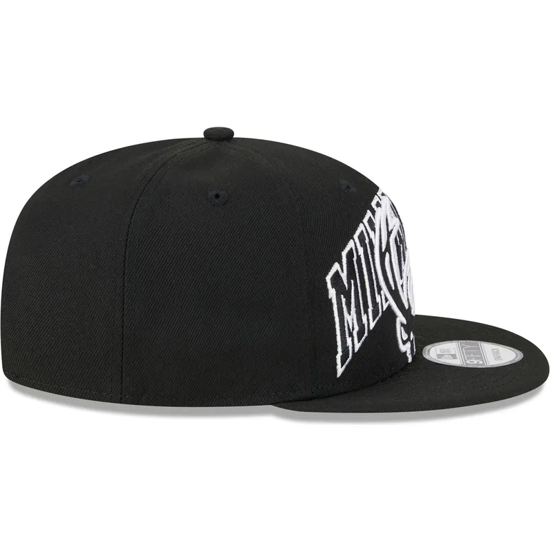 kepure-plokscia-juoda-snapback-9fifty-tip-off-2023-milwaukee-bucks-nba-new-era