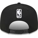 kepure-plokscia-juoda-snapback-9fifty-tip-off-2023-milwaukee-bucks-nba-new-era
