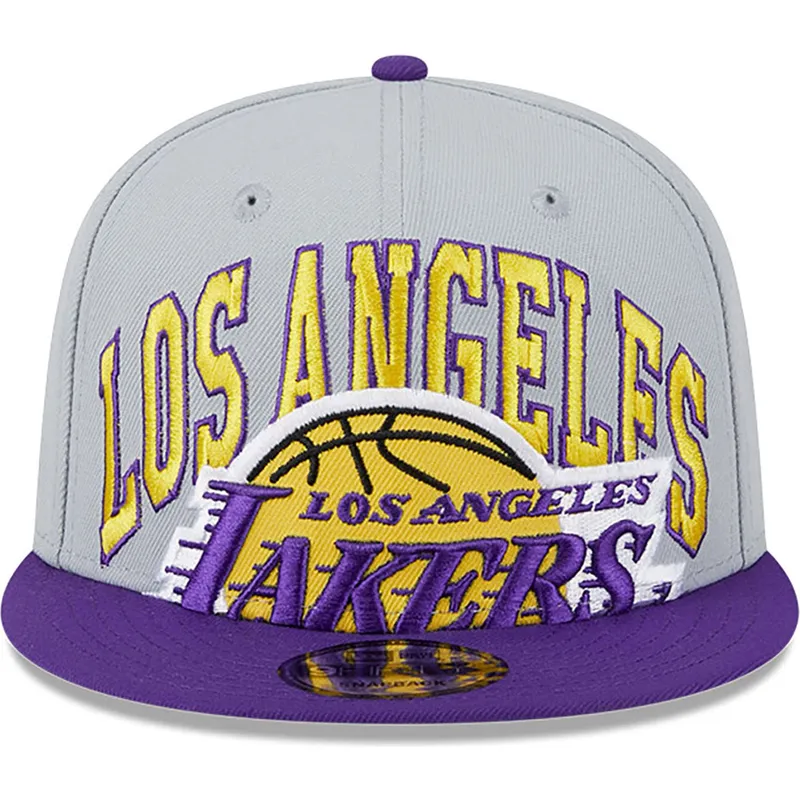 szara-i-fioletowa-czapka-z-daszkiem-snapback-9fifty-tip-off-2023-los-angeles-lakers-nba-new-era