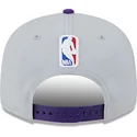 cap-plokscia-gray-snapback-9fifty-tip-off-2023-los-angeles-lakers-nba-new-era