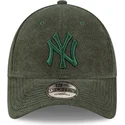 zielona-zakrzywiona-czapka-z-regulacja-i-zielonym-logo-9forty-towelling-new-york-yankees-mlb-od-new-era