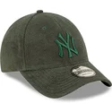 zielona-zakrzywiona-czapka-z-regulacja-i-zielonym-logo-9forty-towelling-new-york-yankees-mlb-od-new-era