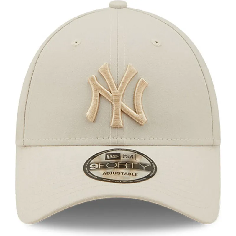 bezowa-zakrzywiona-czapka-snapback-z-bezowym-logo-9forty-tonal-repreve-new-york-yankees-mlb-new-era