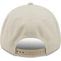 bezowa-zakrzywiona-czapka-snapback-z-bezowym-logo-9forty-tonal-repreve-new-york-yankees-mlb-new-era