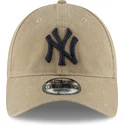 brazowa-jasna-regulowana-czapka-z-zakrzywionym-daszkiem-z-granatowym-logo-9twenty-core-classic-new-york-yankees-mlb-new-era