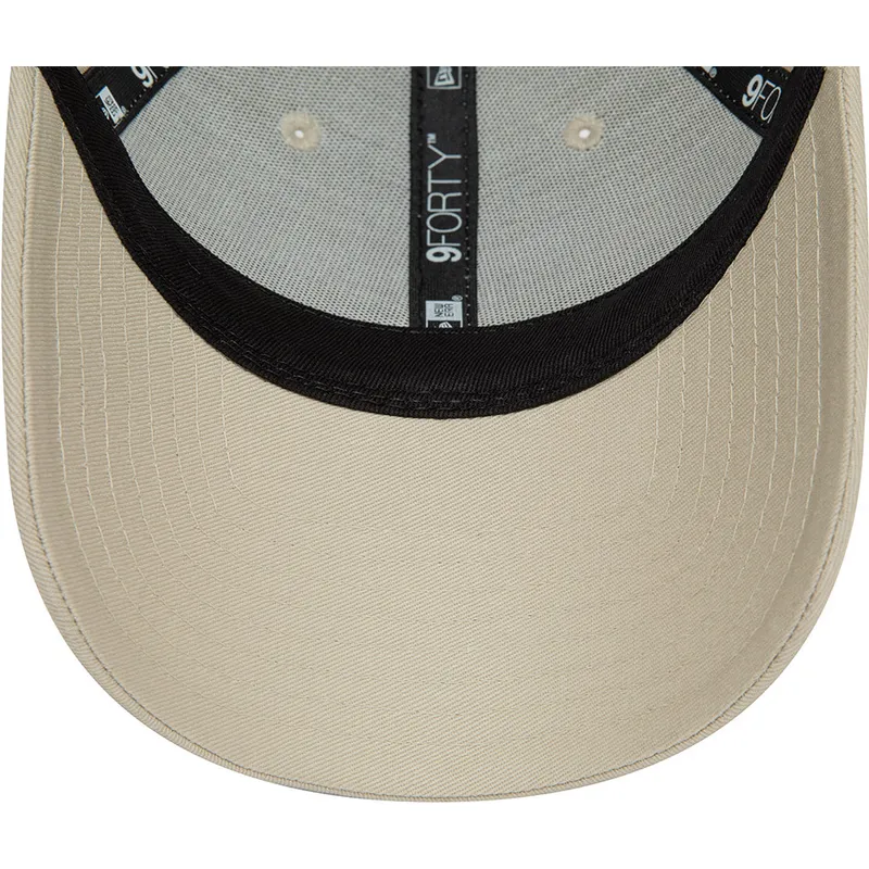 bezowa-czapka-z-zakrzywionym-daszkiem-regulowana-9forty-seasonal-colour-vespa-piaggio-od-new-era