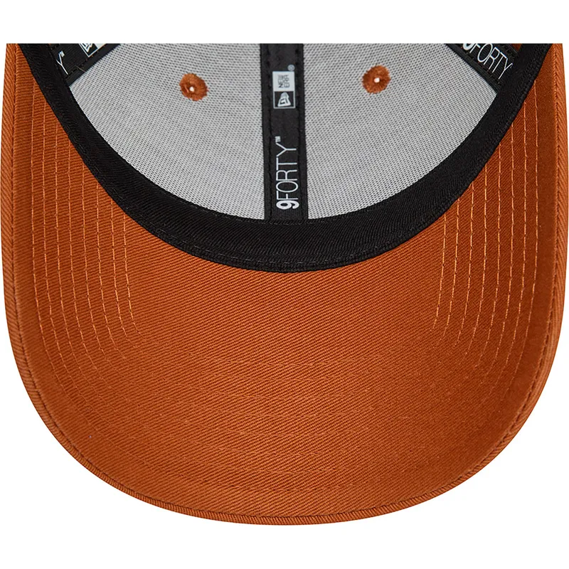 kepure-islenkta-ruda-reguliuojamas-9forty-essential-new-era