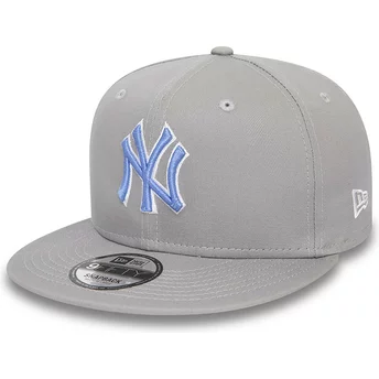 New Era Flat Brim Blue Logo 9FIFTY Outline New York Yankees MLB Grey Snapback Cap
