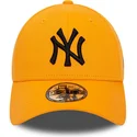 kepure-islenkta-oranzine-reguliuojamas-9forty-league-essential-new-york-yankees-mlb-new-era