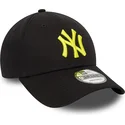 czarna-regulowana-czapka-z-zakrzywionym-daszkiem-z-zoltym-logo-9forty-league-essential-new-york-yankees-mlb-new-era