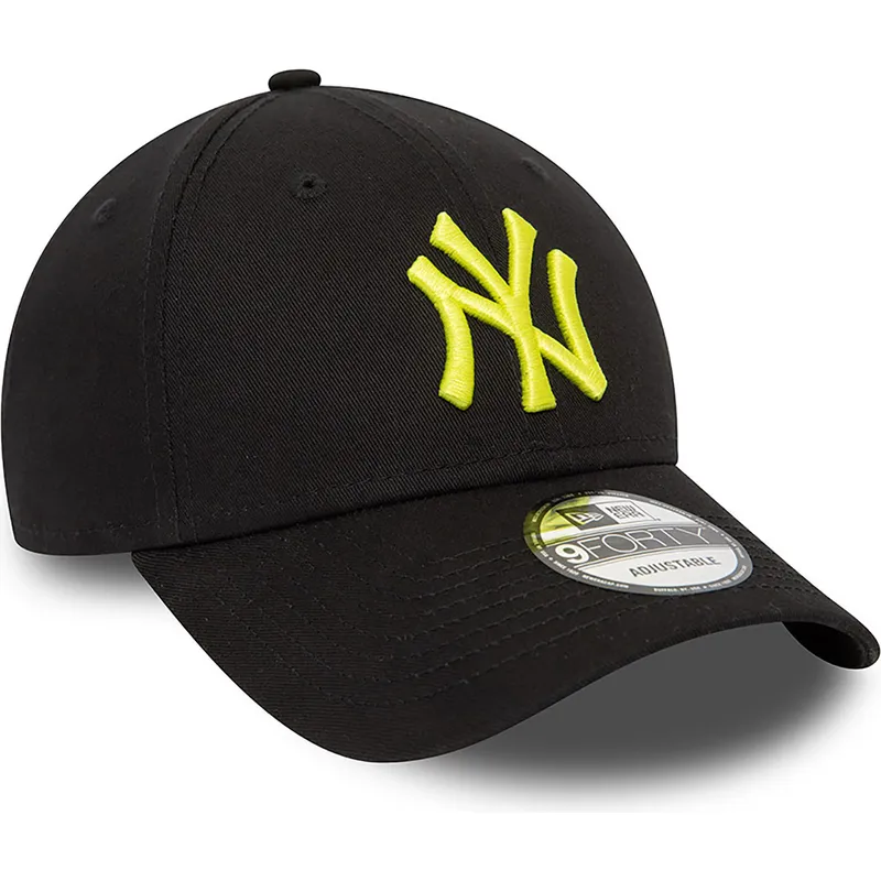 czarna-regulowana-czapka-z-zakrzywionym-daszkiem-z-zoltym-logo-9forty-league-essential-new-york-yankees-mlb-new-era