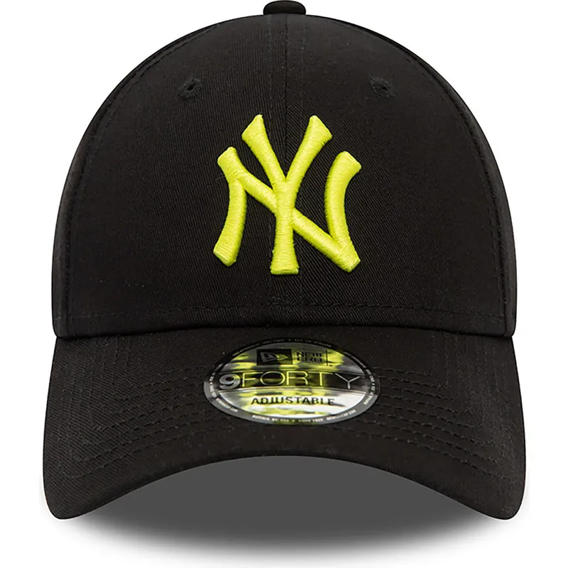 czarna-regulowana-czapka-z-zakrzywionym-daszkiem-z-zoltym-logo-9forty-league-essential-new-york-yankees-mlb-new-era