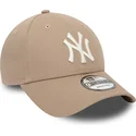 regulowana-jasnobrazowa-czapka-z-zakrzywionym-daszkiem-9forty-league-essential-new-york-yankees-mlb-marki-new-era