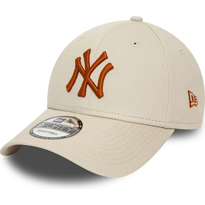 bezowa-czapka-z-zakrzywionym-daszkiem-regulowana-brazowe-logo-9forty-league-essential-new-york-yankees-mlb-od-new-era