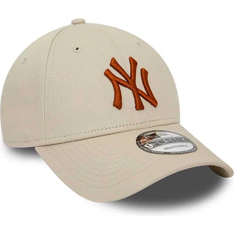 bezowa-czapka-z-zakrzywionym-daszkiem-regulowana-brazowe-logo-9forty-league-essential-new-york-yankees-mlb-od-new-era