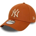 kepure-islenkta-ruda-reguliuojamas-9forty-league-essential-new-york-yankees-mlb-new-era