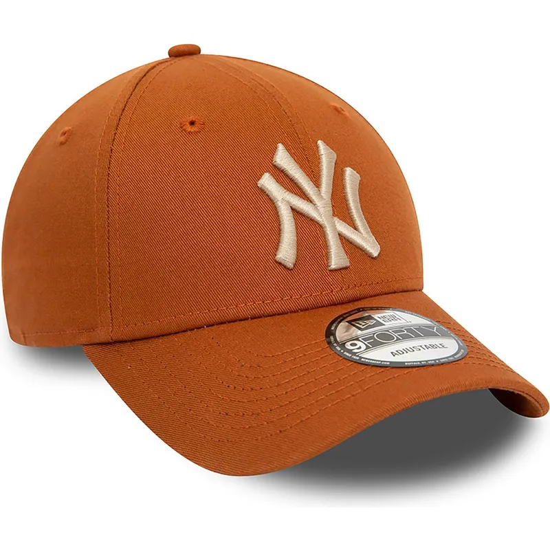 kepure-islenkta-ruda-reguliuojamas-9forty-league-essential-new-york-yankees-mlb-new-era
