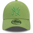 zielona-regulowana-czapka-z-zakrzywionym-daszkiem-z-zielonym-logo-9forty-league-essential-new-york-yankees-mlb-od-new-era