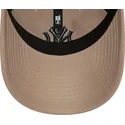 brazowa-czapka-z-zakrzywionym-daszkiem-regulowana-z-czarnym-logo-9twenty-league-essential-new-york-yankees-mlb-od-new-era